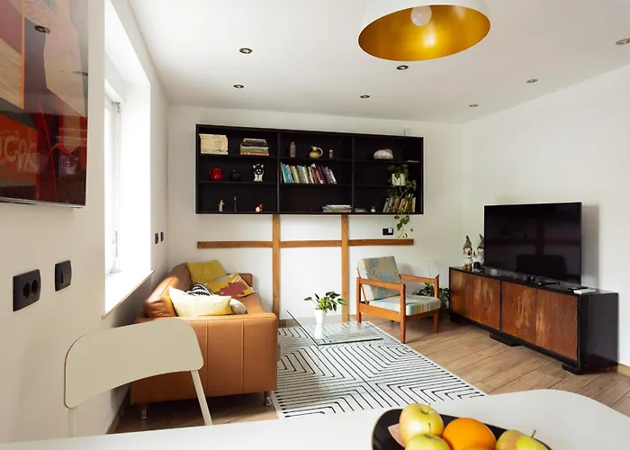 Large Two Bedroom Family App - Free Parking