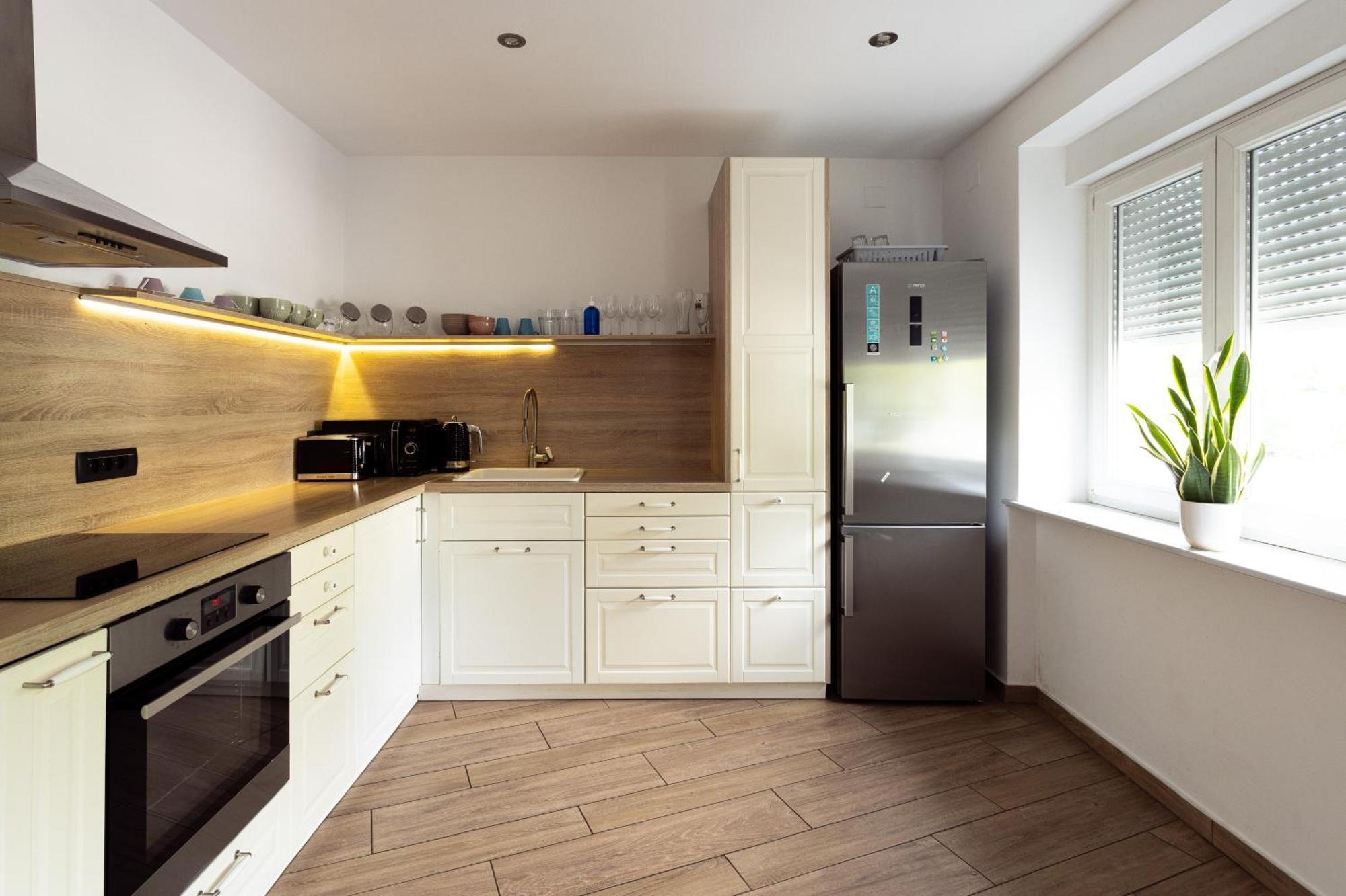 Apartment Large Two Bedroom Family App - Free Parking