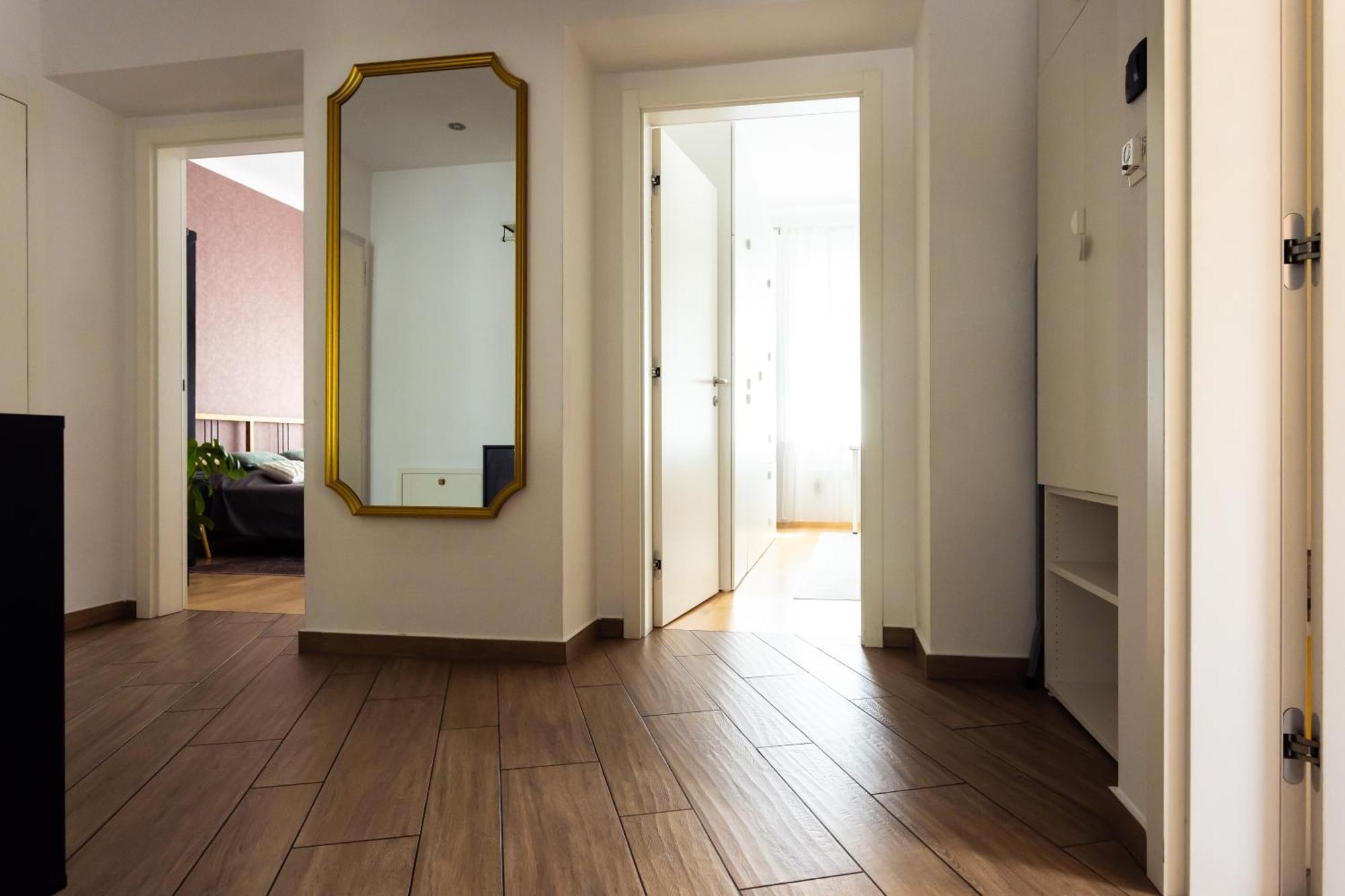 Large Two Bedroom Family App - Free Parking Apartment