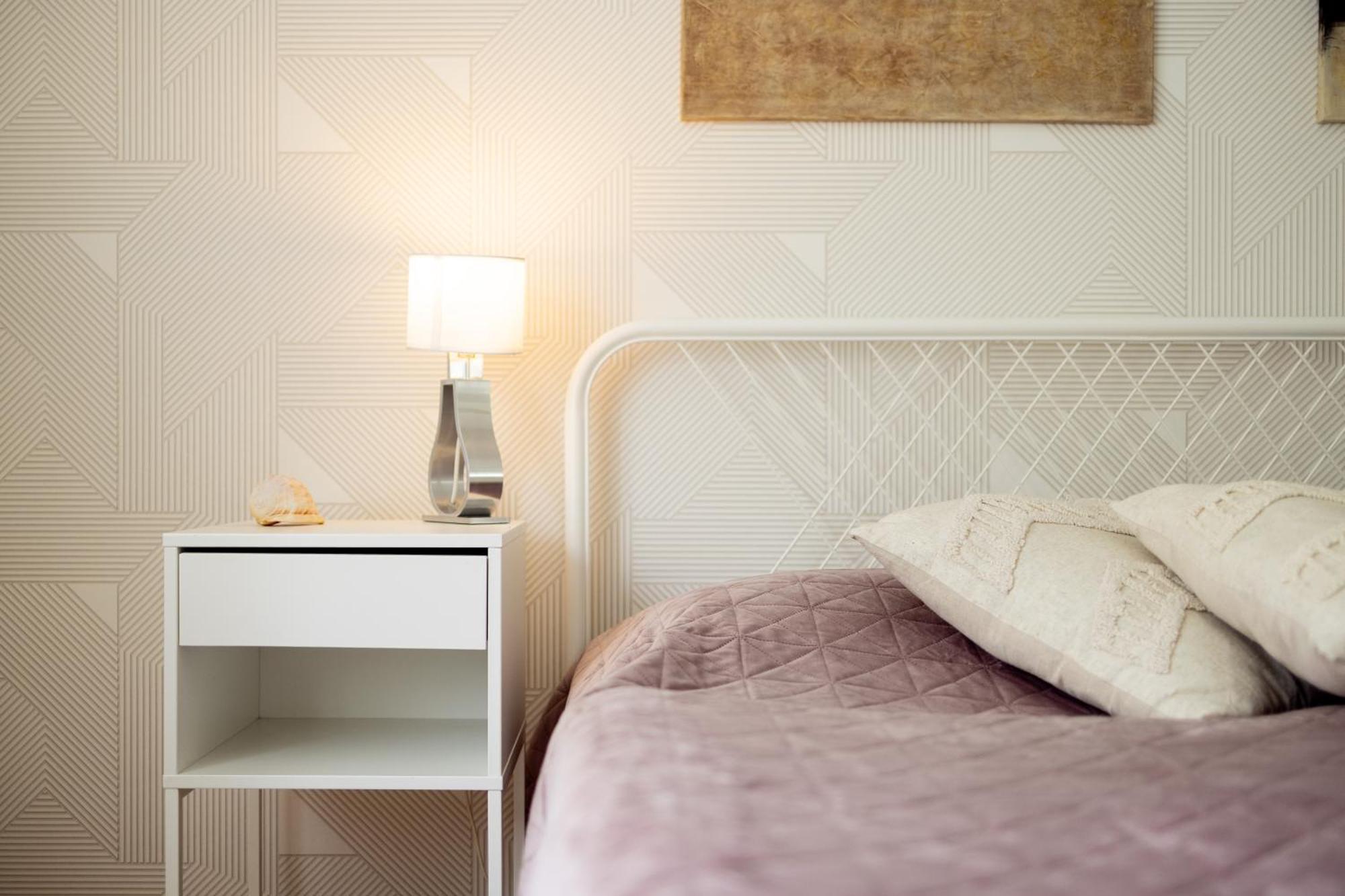 Apartment Large Two Bedroom Family App - Free Parking