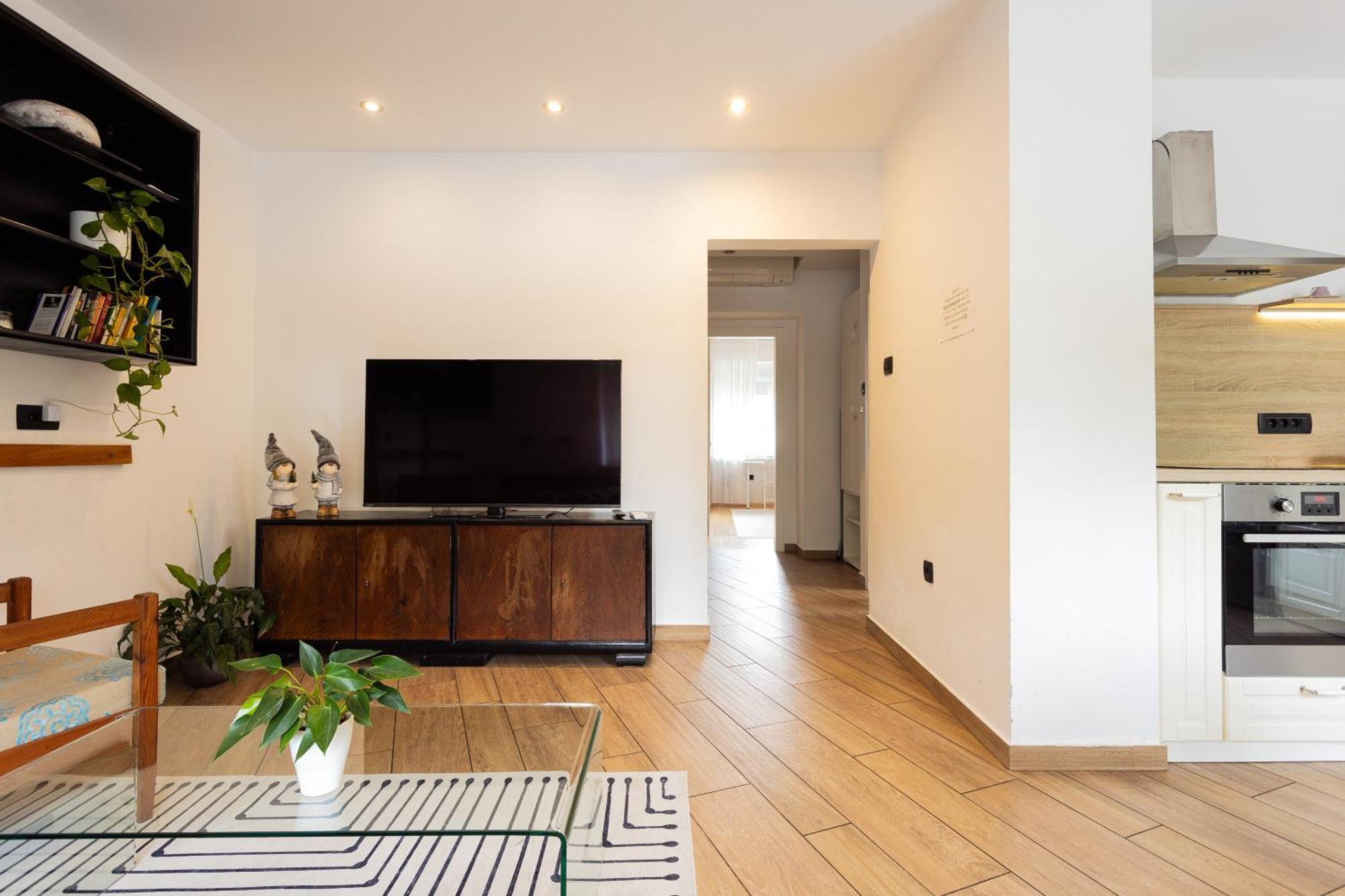 Large Two Bedroom Family App - Free Parking Apartma *